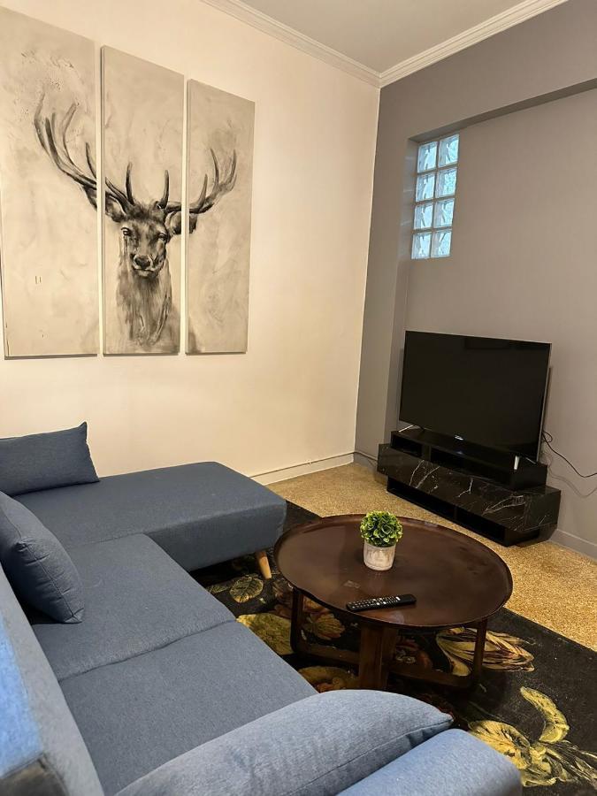 Cozy Apartment At Gazi Square Atene Esterno foto