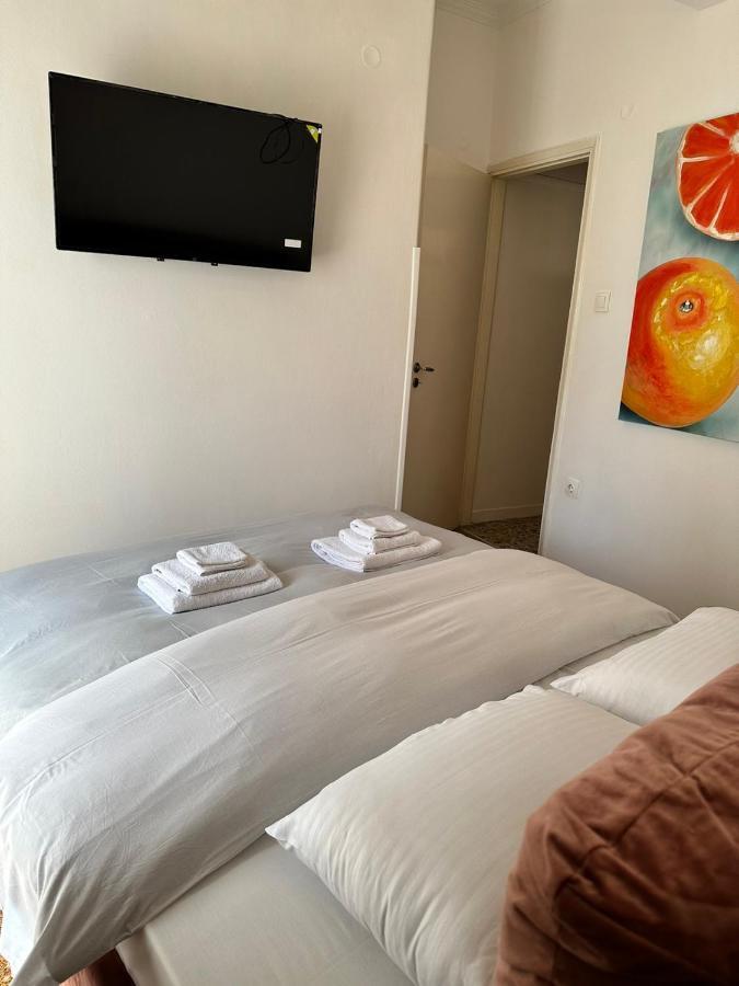 Cozy Apartment At Gazi Square Atene Esterno foto